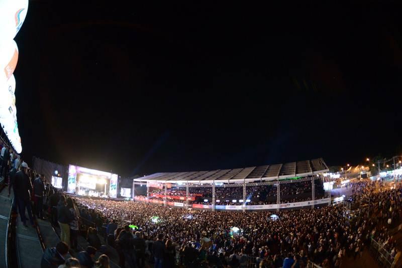 O sertanejo prevaleceu na segunda noite da Expoagro Guaxup