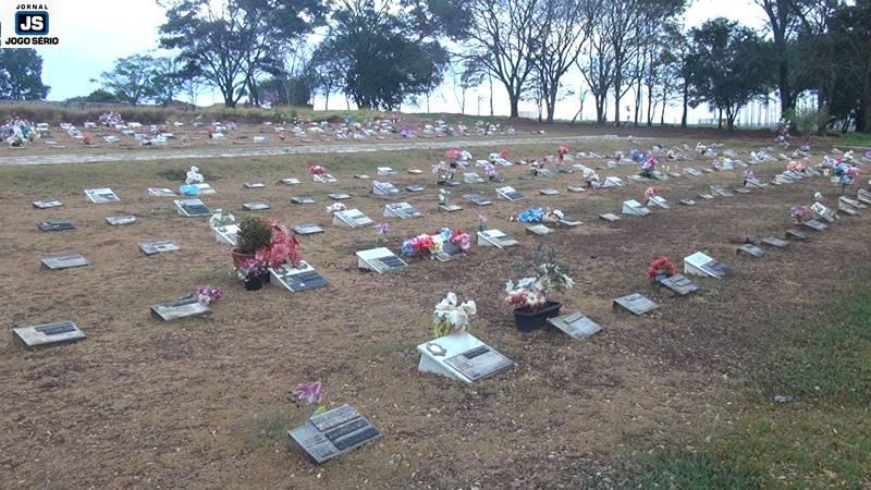 C�mara aprova projeto da Prefeitura pelo fim de taxa a contribuintes que usam o Cemit�rio Parque Alto da Colina