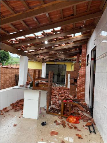 Suposto acidente com g�s deixa duas pessoas feridas em Jesu�nia