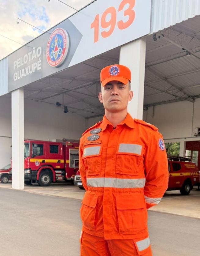 Pelot�o de Bombeiros de Guaxup� recebe novo comandante