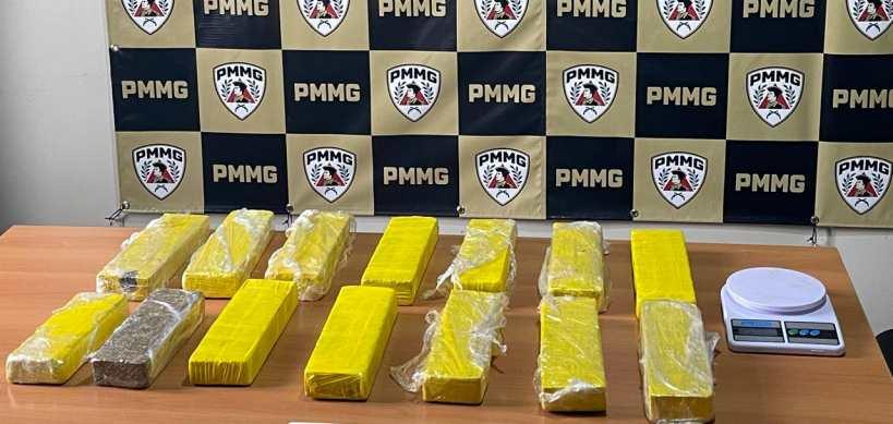 Pol�cia Militar localiza e apreende drogas escondidas em �rea de mata na zona rural de Monte Santo de Minas