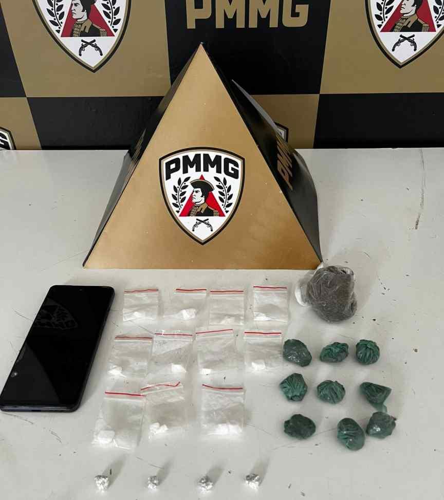 Pol�cia Militar prende homem por tr�fico de drogas em Guaxup�