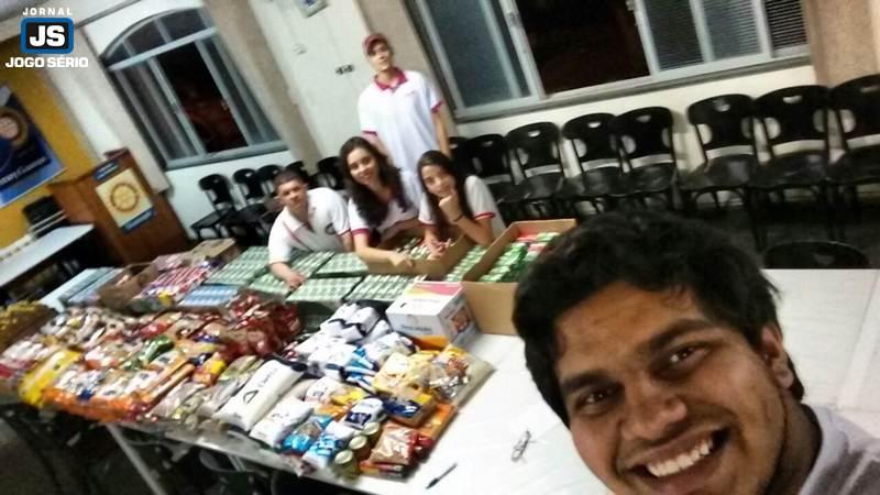 Rotaract arrecada alimentos em supermercados da cidade