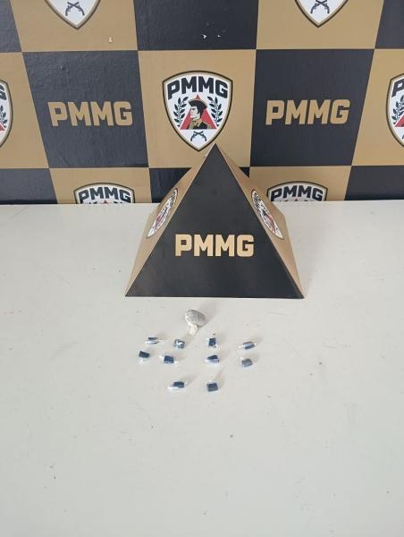 Den�ncia an�nima leva � pris�o de suspeito por tr�fico de drogas em Guaxup�