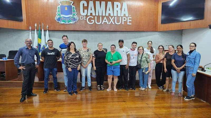 Vereadores recebem cuidadores volunt�rios para tratar sobre a causa animal em Guaxup� 