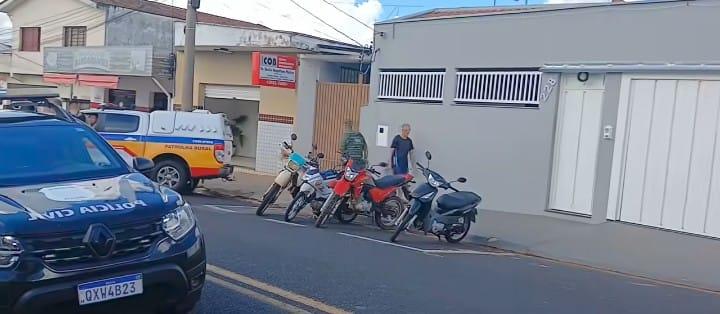  Ex-companheiro atira em mulher e se mata ap�s invadir resid�ncia em Guaxup�