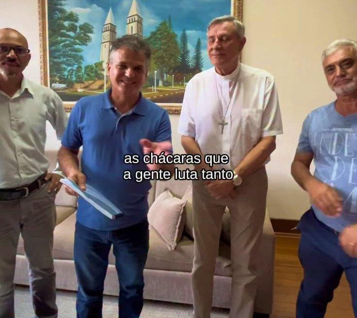 Deputado Luizinho apresenta a Dom Lanza projeto habitacional voltado � constru��o de ch�caras no entorno da cidade