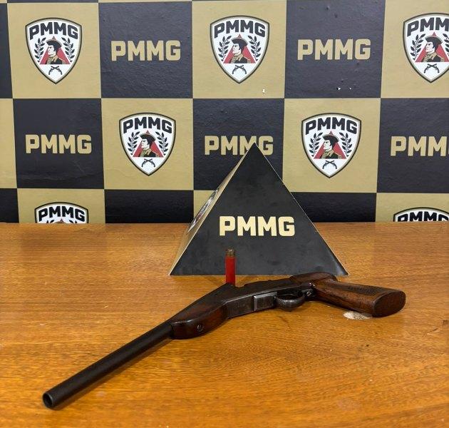 Homem � preso por porte ilegal de arma de fogo ap�s den�ncia de disparos em Guaxup�