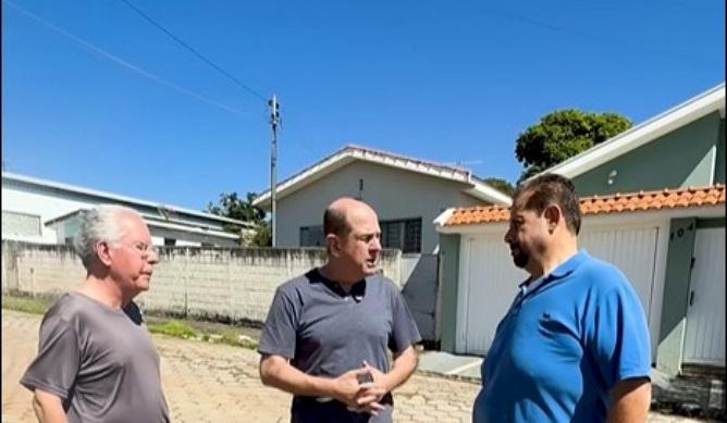 Prefeito Jarbinhas garante a moradores do Parque da Figueira que obras estruturais ser�o executadas 