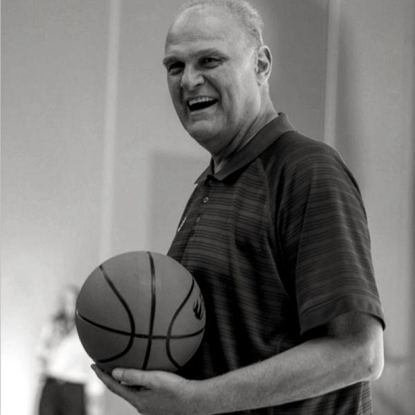 Oscar Schmidt, lenda do basquete brasileiro, morre aos 68 anos