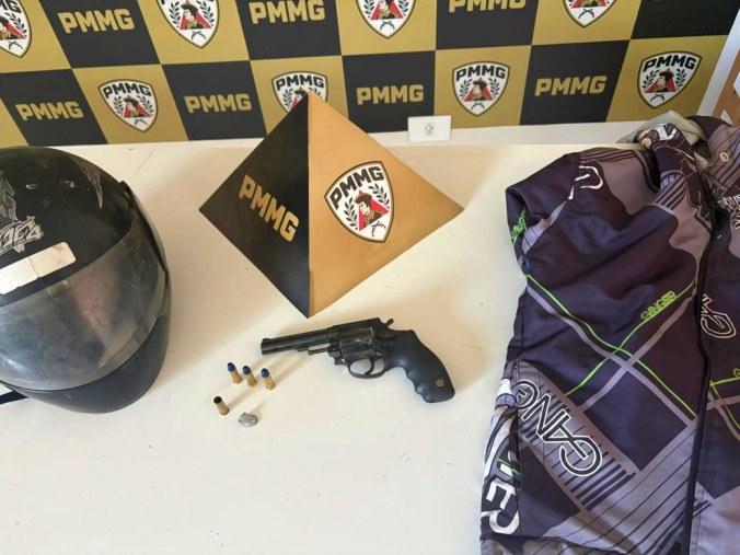 Assaltante � contido por populares e preso pela PM ap�s roubo em com�rcio de Guaxup�