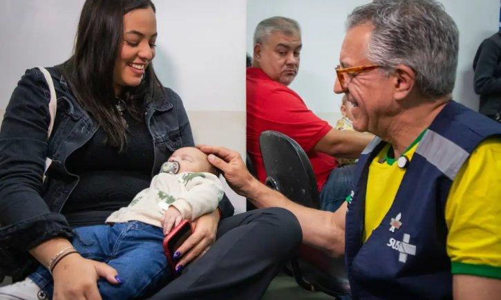 Minist�rio da Sa�de come�a a vacinar crian�as com a Pneumo 20