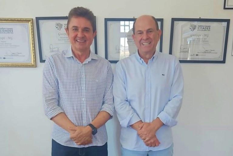 Pr�-candidato a deputado federal, La�rcio Nogueira � recebido pelo prefeito Jarbinhas 