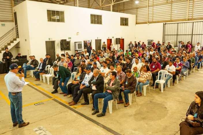 Cafeicultores buscam novas tecnologias para lavoura na Feira Matas de Minas da Cooxup�