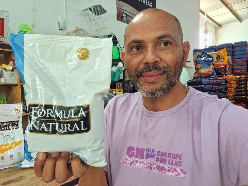 Mega Pet Shop oferece variedade de ra��es para c�es e gatos em Guaxup�