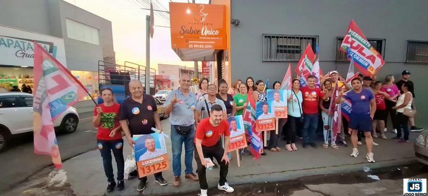 Deputado Luizinho presta contas na AMOG e promove passeata em bairros de Guaxup�