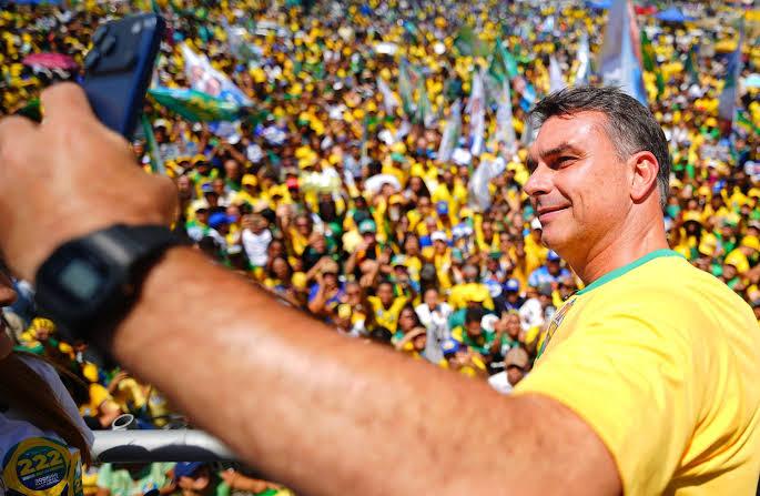 Fl�vio Bolsonaro e Cleitinho Azevedo vencem a elei��o em Guaxup�