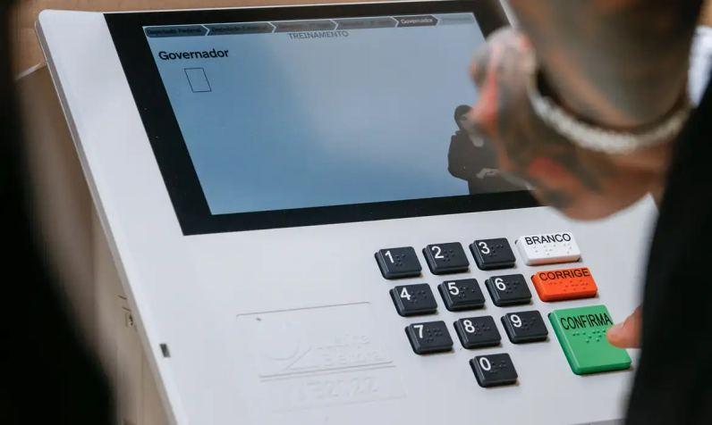 Eleitor deve conferir local de vota��o antes de sair de casa no domingo