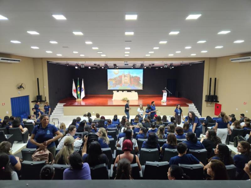 Profissionais da Educa��o Municipal participam de confer�ncia em Guaxup� 