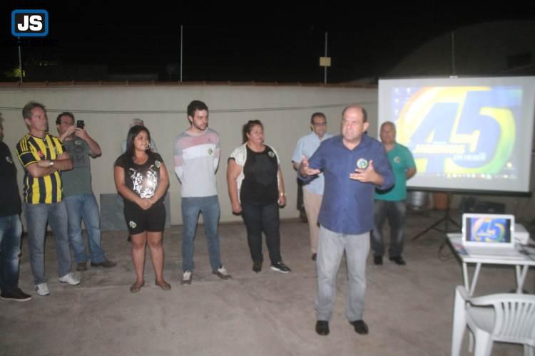 Jarbinhas e Dr. Heber obtm apoio de moradores do Planalto em reunio organizada por Lo Moraes