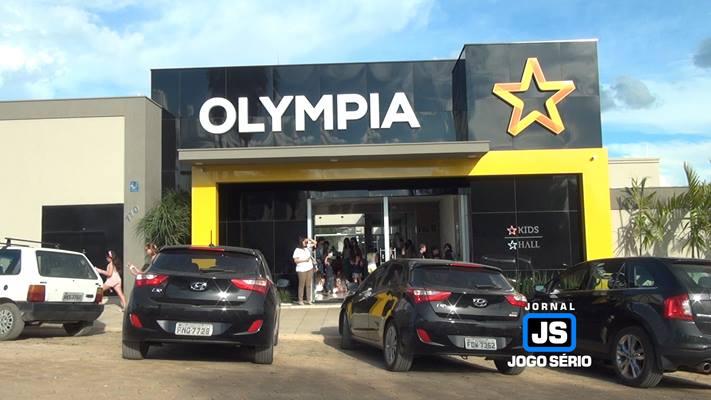 Julia Simoura realiza show no Olympia Eventos