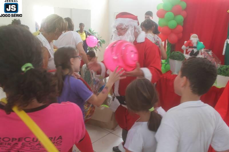 Alunos da Casa da Criana ganham festa de Natal pelo 6 ano seguido