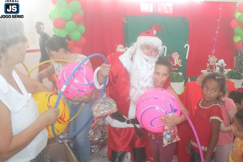 Alunos da Casa da Criana ganham festa de Natal pelo 6 ano seguido