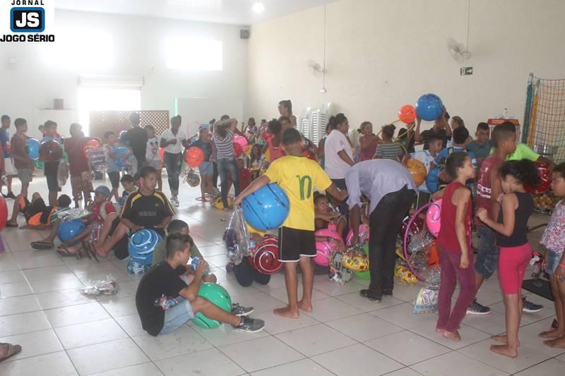 Alunos da Casa da Criana ganham festa de Natal pelo 6 ano seguido