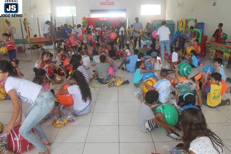 Alunos da Casa da Criana ganham festa de Natal pelo 6 ano seguido