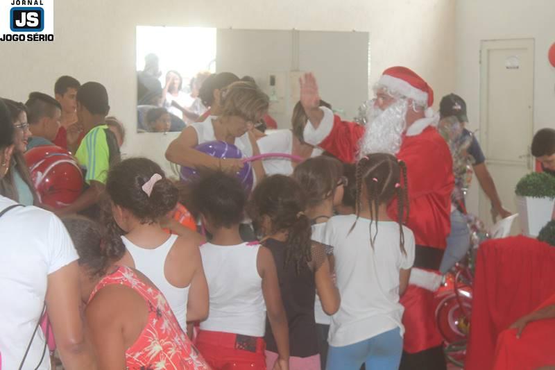 Alunos da Casa da Criana ganham festa de Natal pelo 6 ano seguido