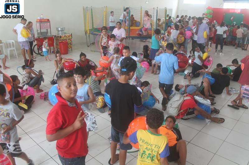 Alunos da Casa da Criana ganham festa de Natal pelo 6 ano seguido