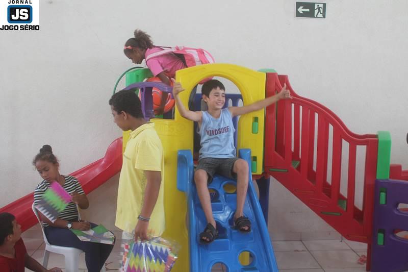 Alunos da Casa da Criana ganham festa de Natal pelo 6 ano seguido