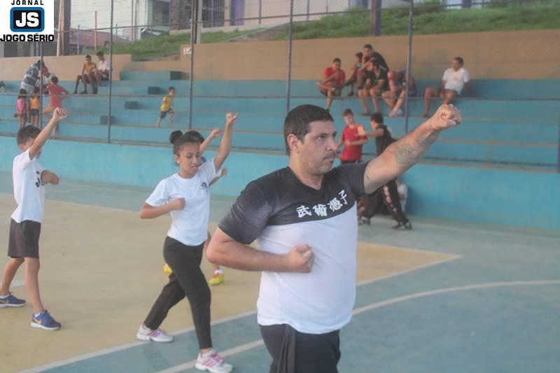 Pratique kung fu de graa no Exrcito de Bem