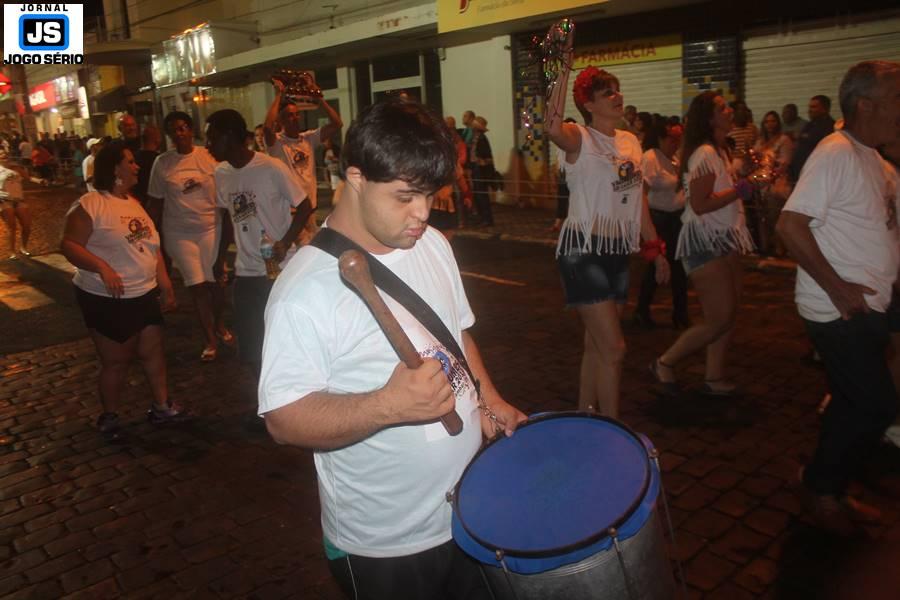 Vagalumes trazem Massa Fina e sua turma com samba no p