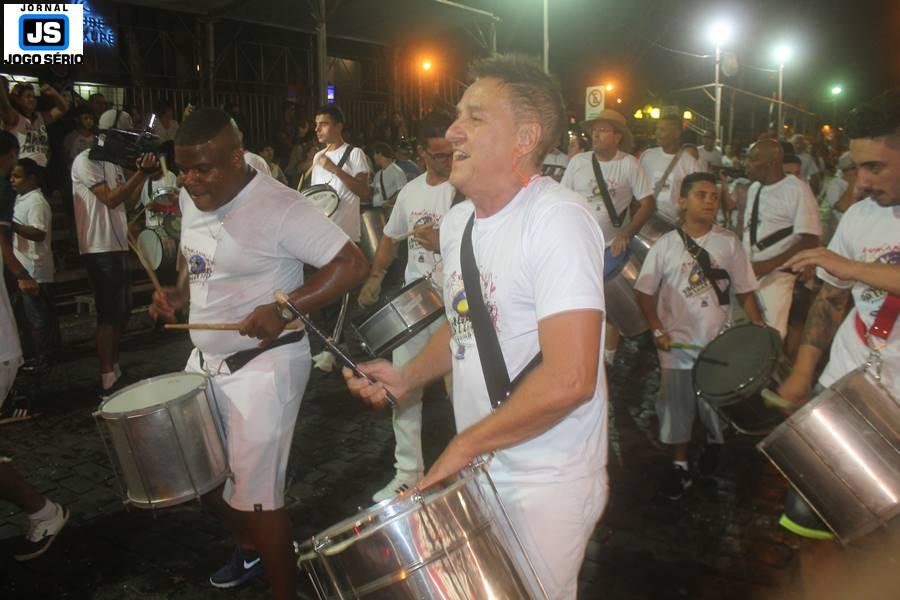 Vagalumes trazem Massa Fina e sua turma com samba no p