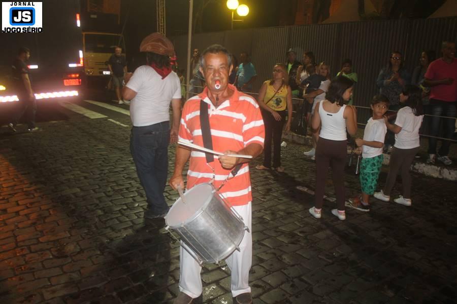 Vagalumes trazem Massa Fina e sua turma com samba no p