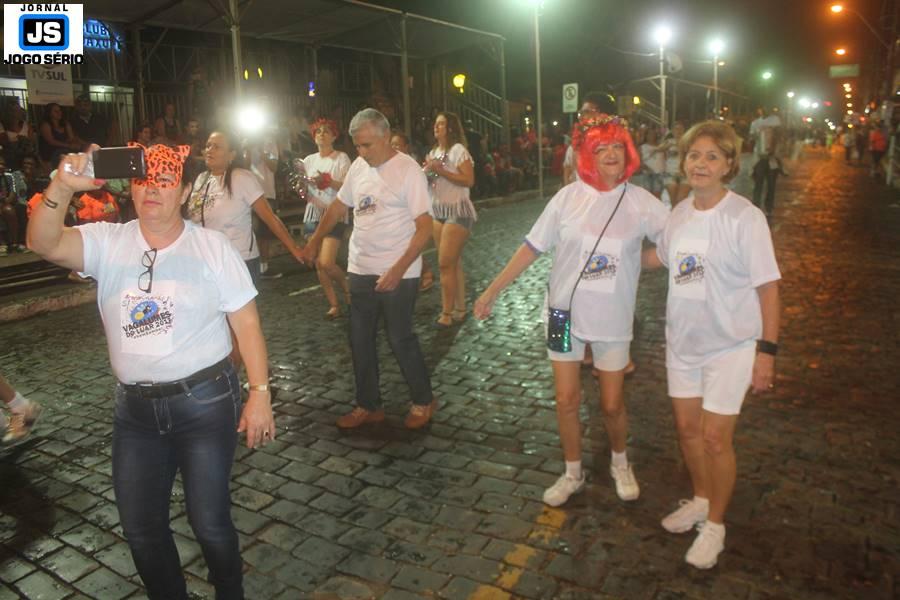 Vagalumes trazem Massa Fina e sua turma com samba no p