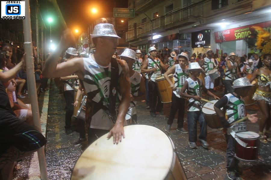 Fnix homenageia Elias Jos e as estaes climticas no Carnaval Guaxup 2017