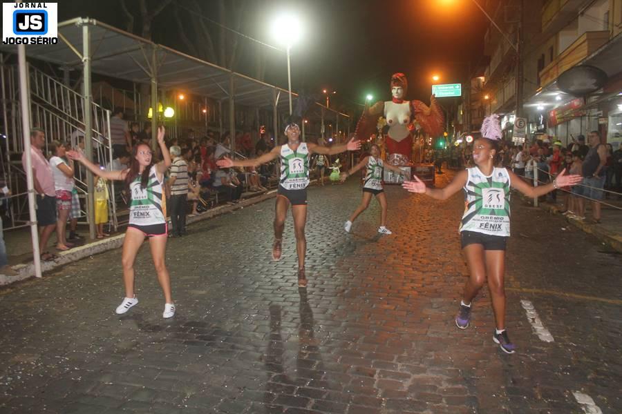 Fnix homenageia Elias Jos e as estaes climticas no Carnaval Guaxup 2017