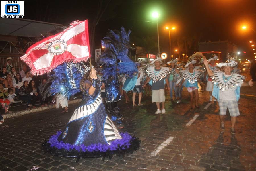 Portal de Minas empolga folies com homenagem aos cem anos do samba