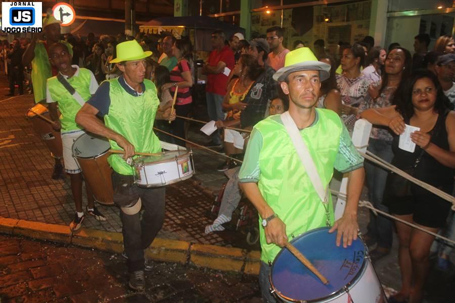 Portal de Minas empolga folies com homenagem aos cem anos do samba