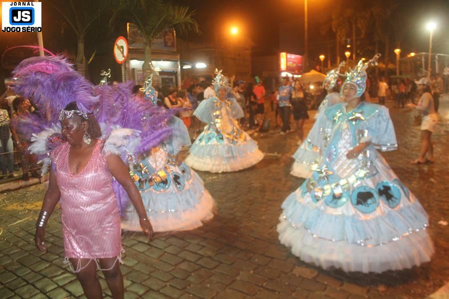 Portal de Minas empolga folies com homenagem aos cem anos do samba