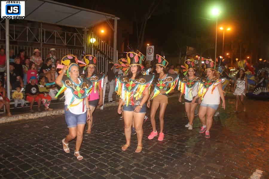 Portal de Minas empolga folies com homenagem aos cem anos do samba