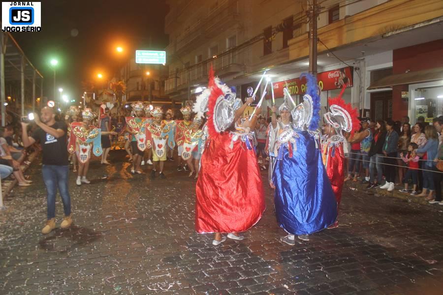 Portal de Minas empolga folies com homenagem aos cem anos do samba