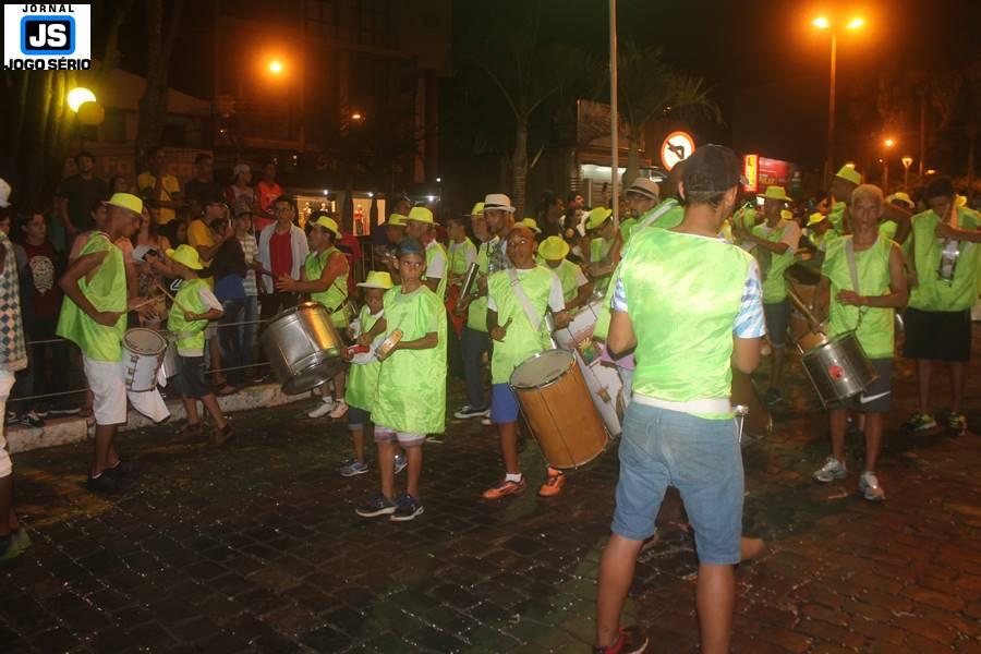 Portal de Minas empolga folies com homenagem aos cem anos do samba