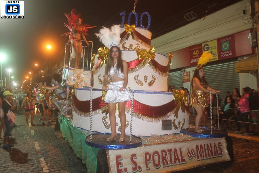 Portal de Minas empolga folies com homenagem aos cem anos do samba