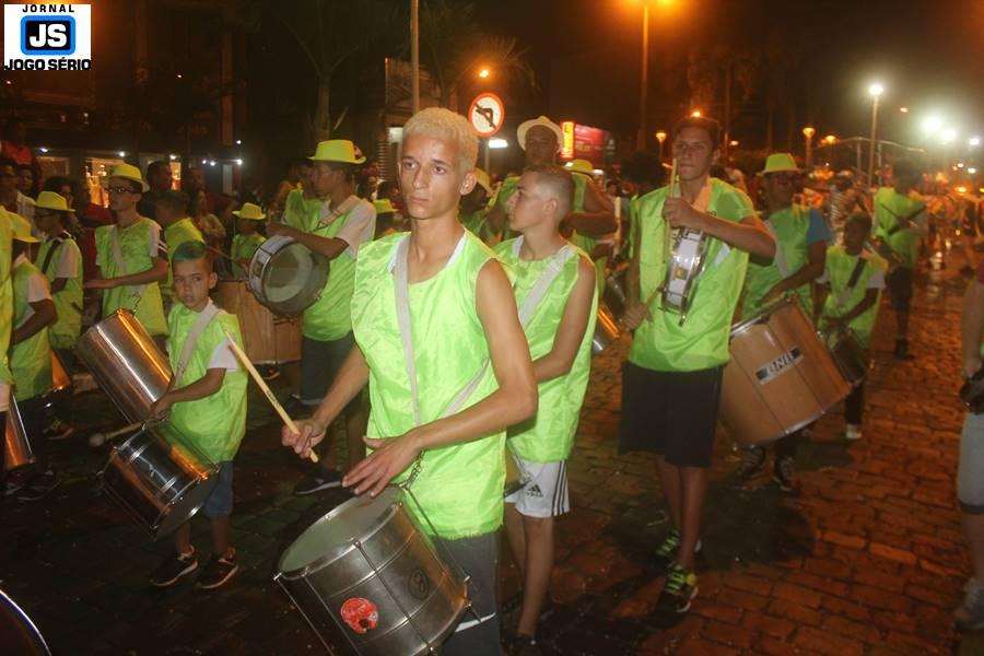 Portal de Minas empolga folies com homenagem aos cem anos do samba