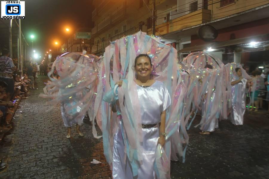 ltimo dia de desfile dos blocos e escola de samba do Carnaval Guaxup 2017