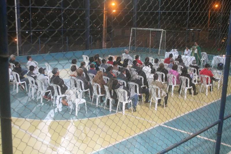 Exrcito do Bem realiza missa para adultos e crianas