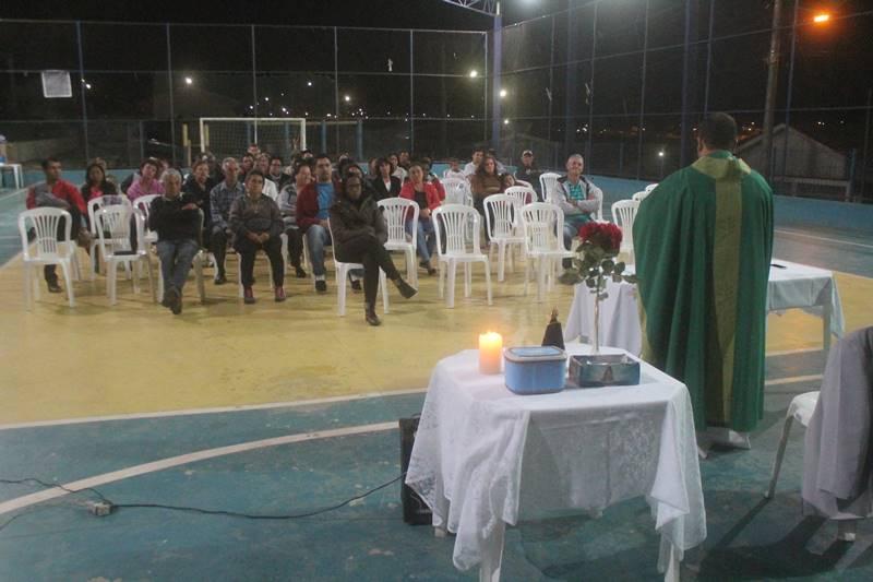 Exrcito do Bem realiza missa para adultos e crianas